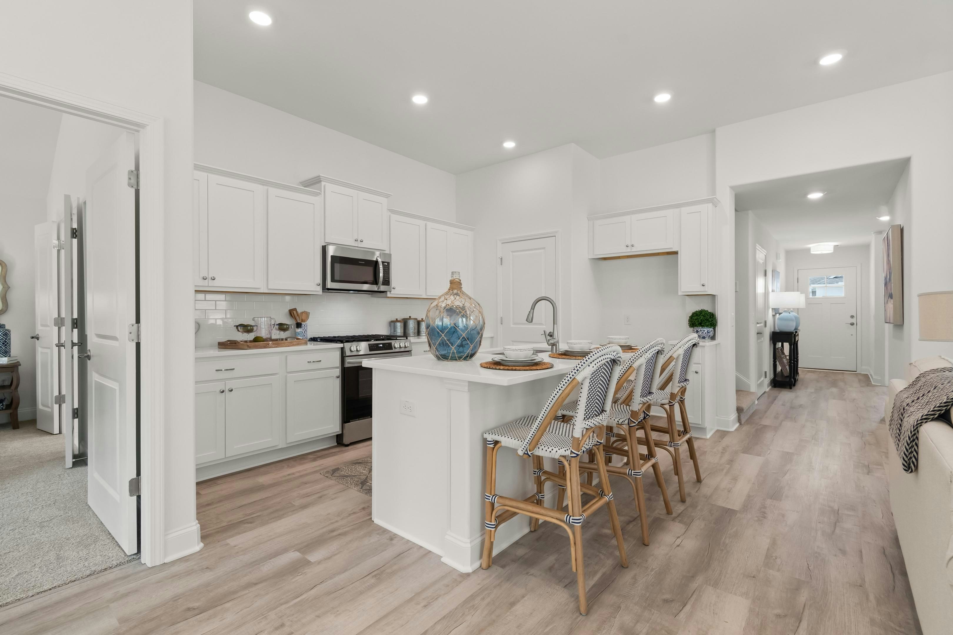 MD6 Kelly Kitchen to Foyer