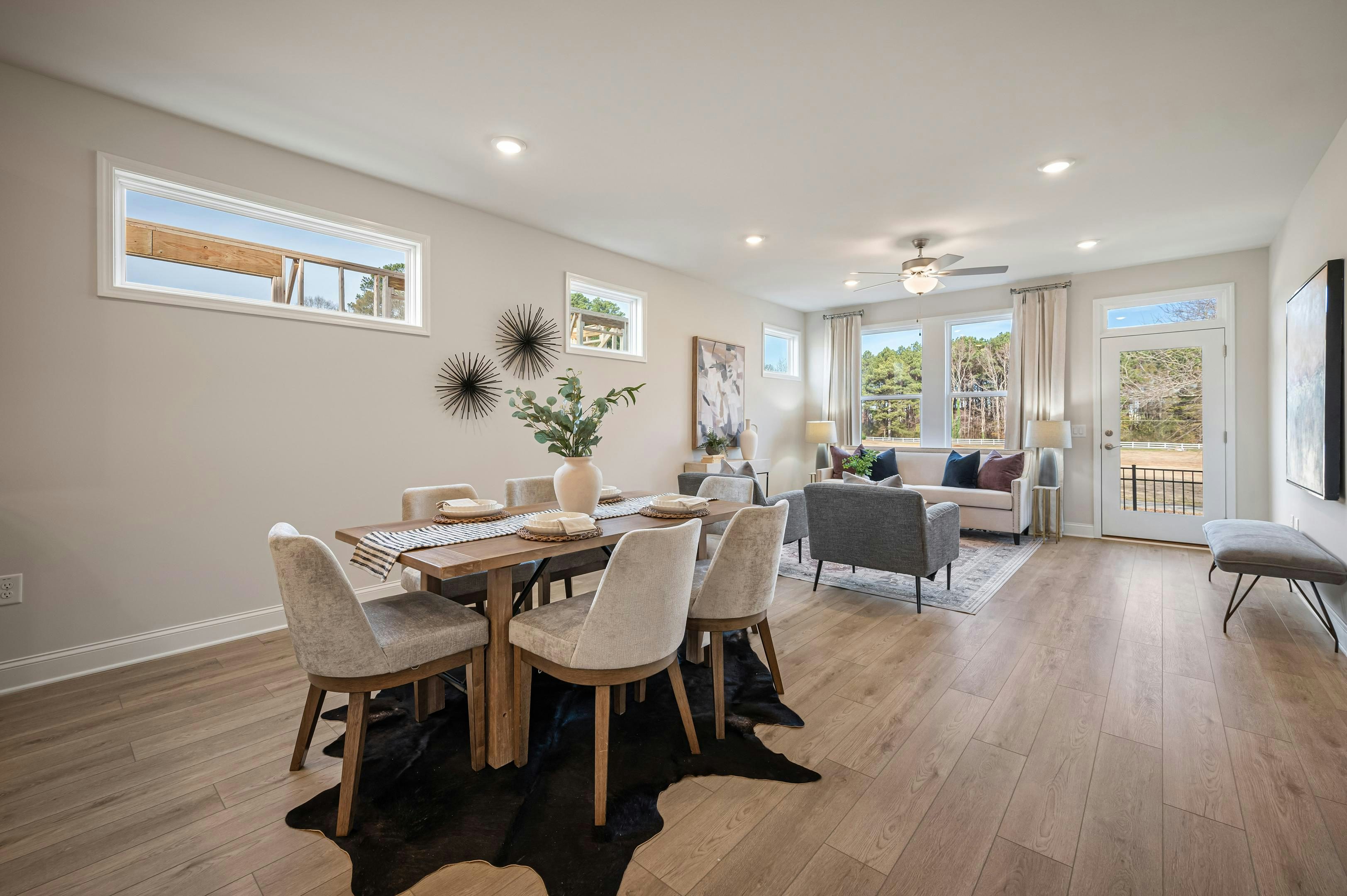 HW Hawthorne Dining to Great