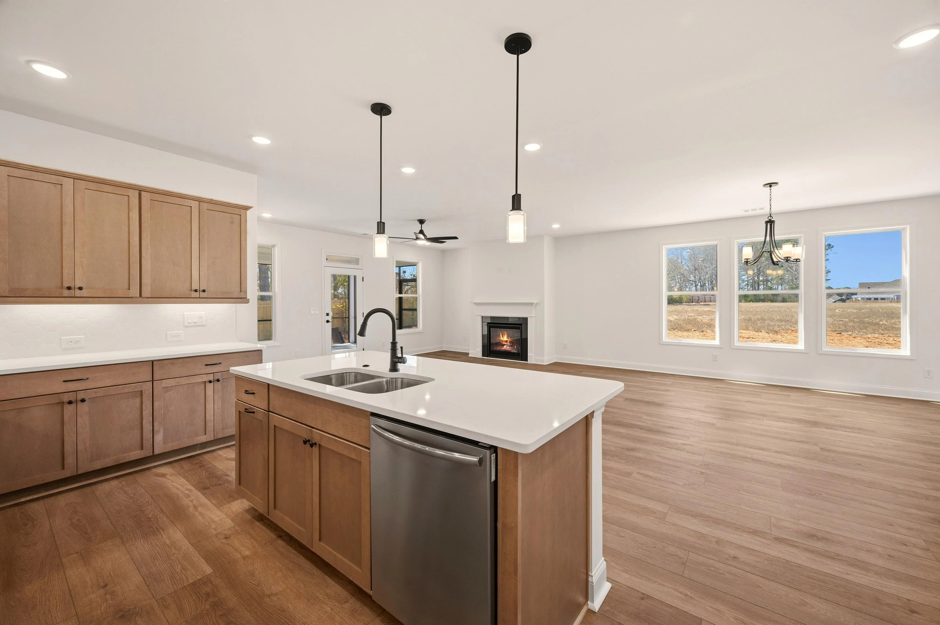 EF248 - Cedarwood Kitchen to Dining