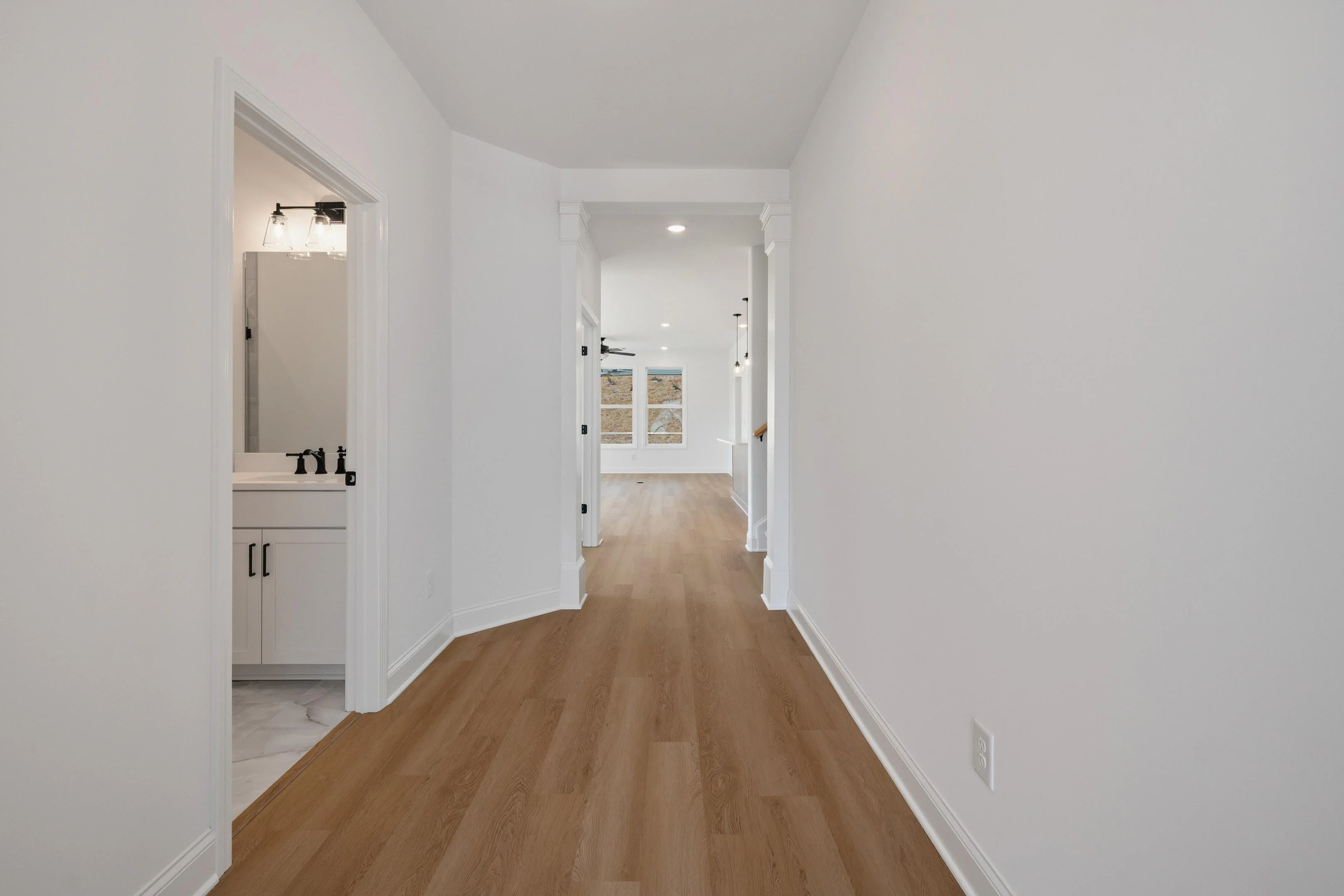 EF130 Ashlynn Foyer