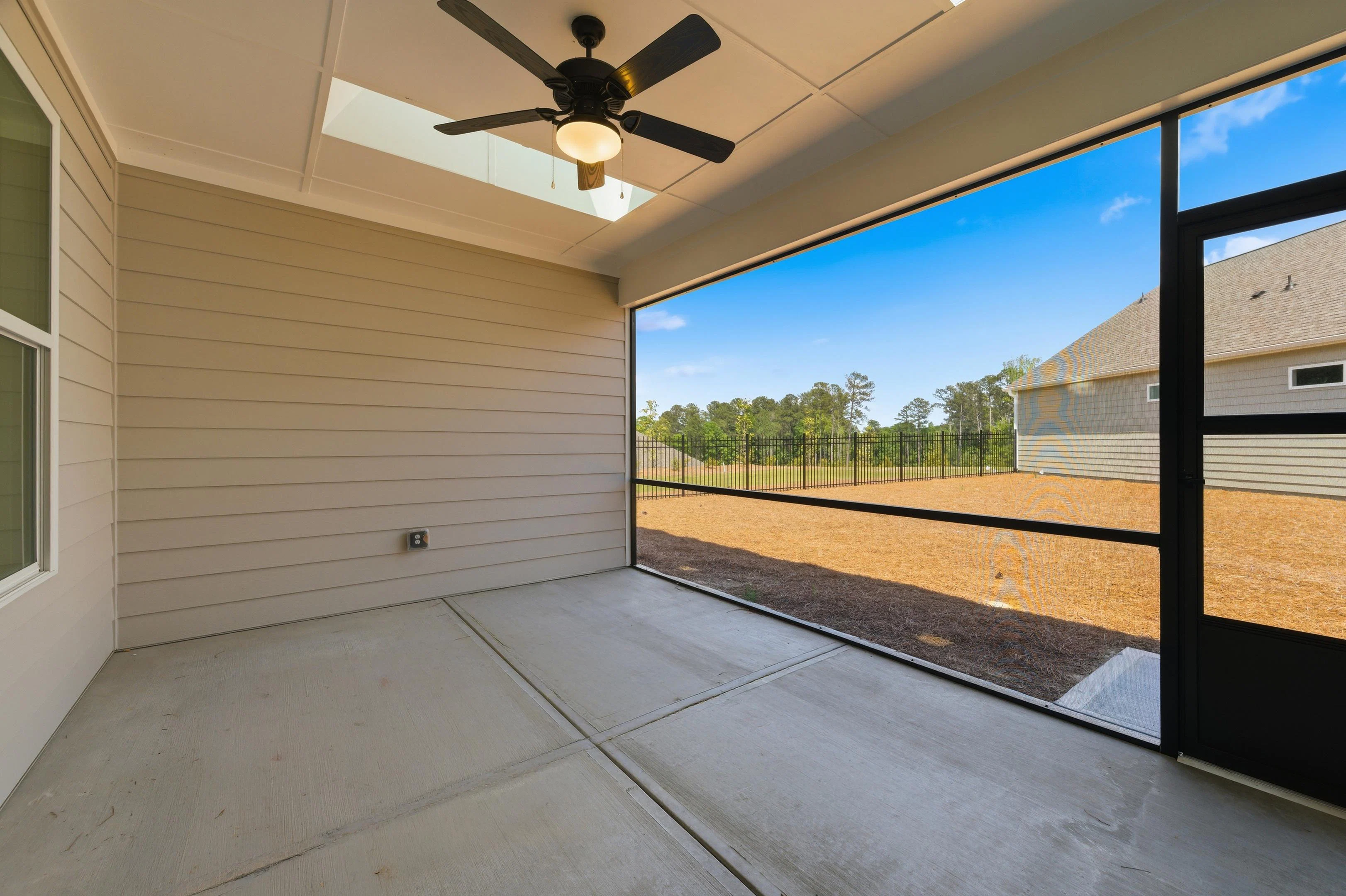 EF239 Fairhaven Screened Porch