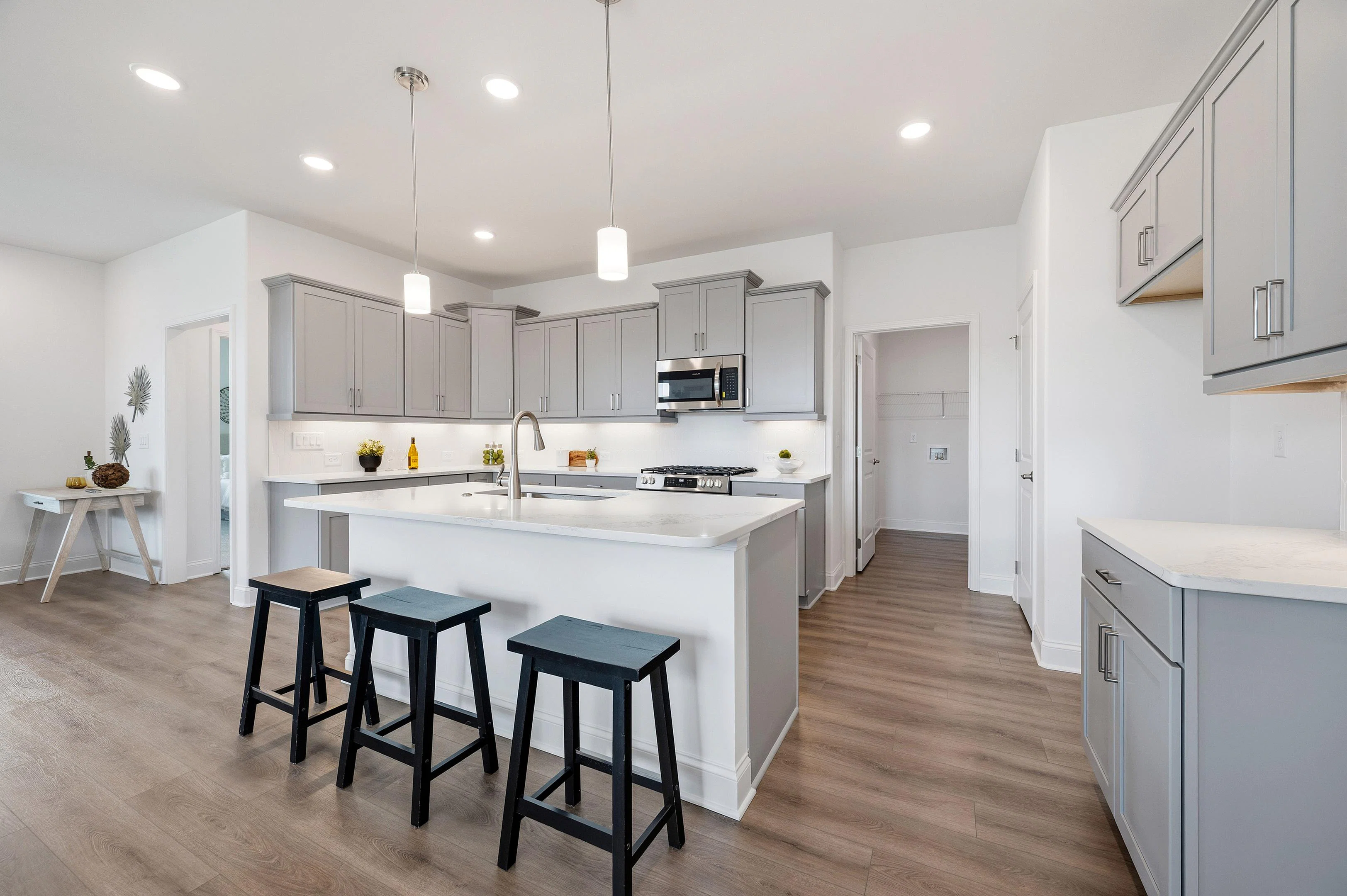 EF229 Ashlynn Kitchen